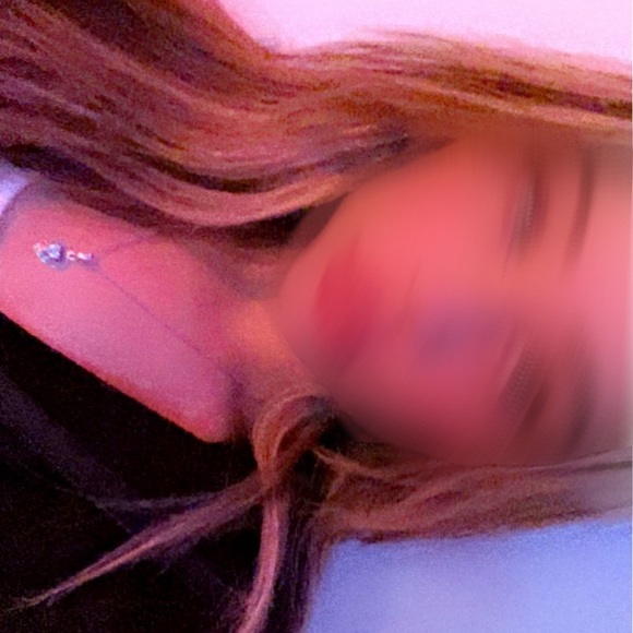 Meet your Posher, Chanel S - Picture 2 of 2